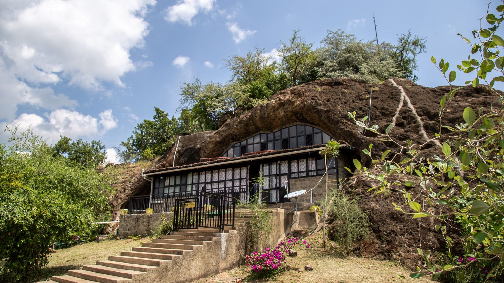 Cave Rock Lodge Pian Upe » Oeganda » Matoke Tours